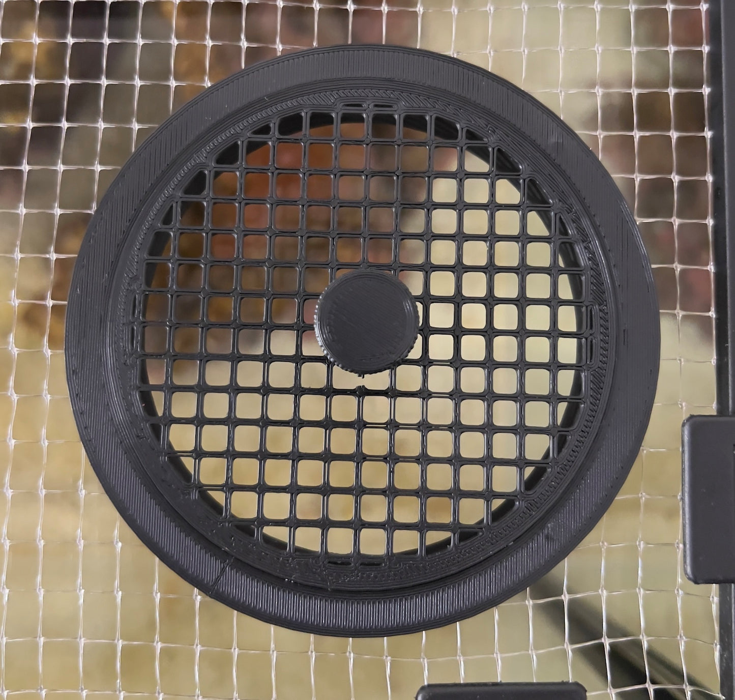 Mesh Lid Feeding Portal